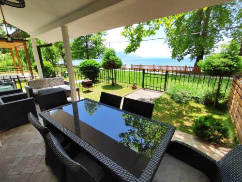 Ohrid Villa | Villa Paradiso: Oceanfront Retreat with Pet-Friendly Perks
