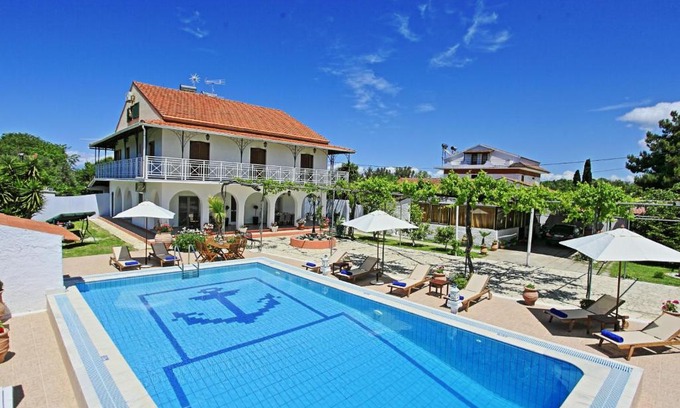 Roda Villa | Villa Paradiso: Beachside Oasis with Pool & Lush Gardens