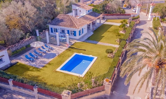 Alcudia Ski Chalet | Villa Paraiso: Steps from Alcudia Beach with Ocean View