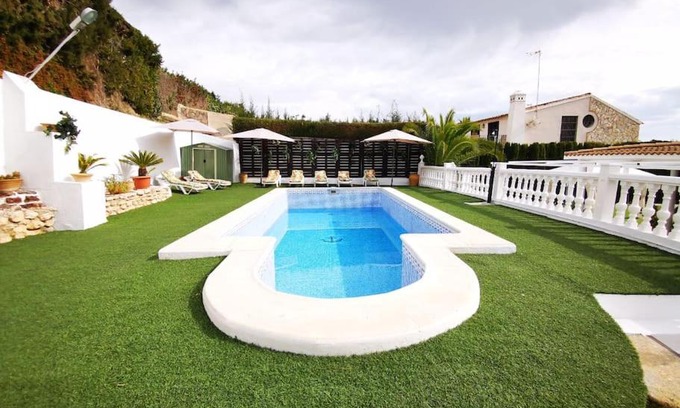 Ecija House | Villa Paraiso: Oceanfront Escape with Pool & Pet-Friendly