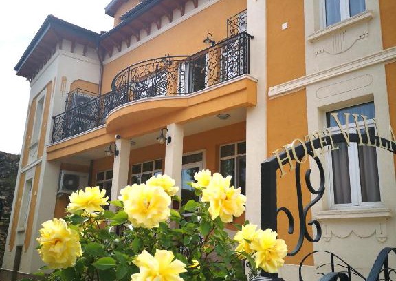 Hisarja Hotel | Discover Villa Paris: Top-Rated Hotel with Hot Tub Access