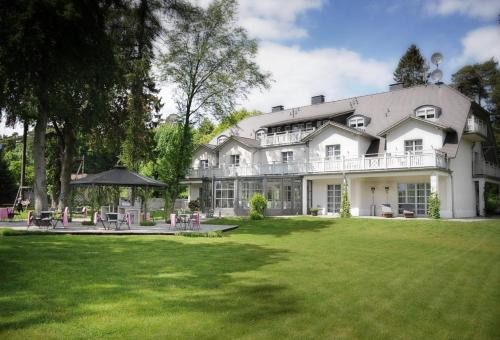 Wiselka Bed & Breakfast | Relaxing Villa Park Wisełka Spa & Wellness with Ocean View
