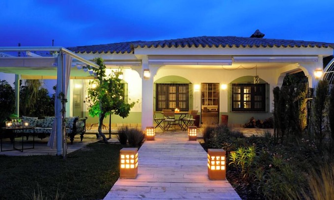 El Palmar House | Villa Parra: Beachfront Retreat with Private Pool & Spa