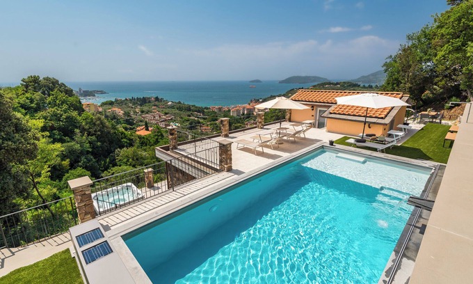 Lerici House | Elegant Villa Retreat with Pool, Jacuzzi & Pet Friendly