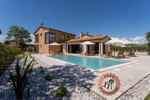Kadumi Villa | Discover Villa Pedena 5* with Pool and Oceanfront Views