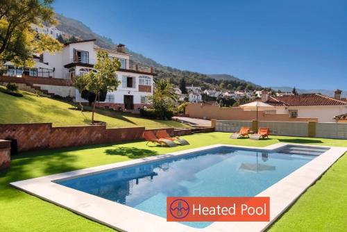 Alhaurin de la Torre Villa | Villa Peralta: Oceanfront Bliss with 9.7/10 Guest Rating