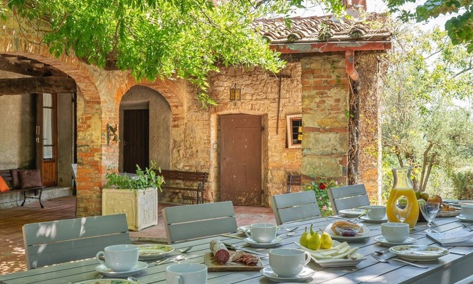 Pergine Valdarno Villa | Discover Villa Pergine: Elegant Escape in Tuscany