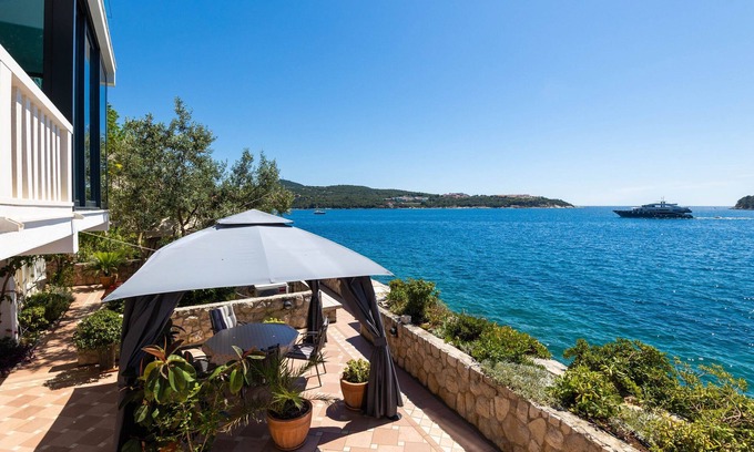 Lozica Villa | Experience Villa Perla Del Mediteranneo: Rated 9.8/10