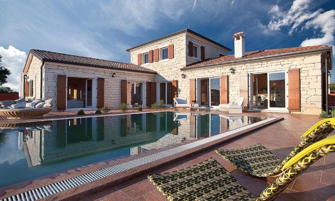 Cabrunici Villa | Villa Perla: Pet-Friendly Retreat with Pool & 10/10 Rating