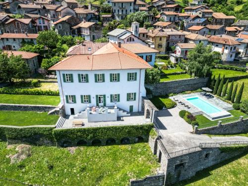 Calozzo House | Elegant Villa Perpenti - A 4-Star Retreat Awaits You