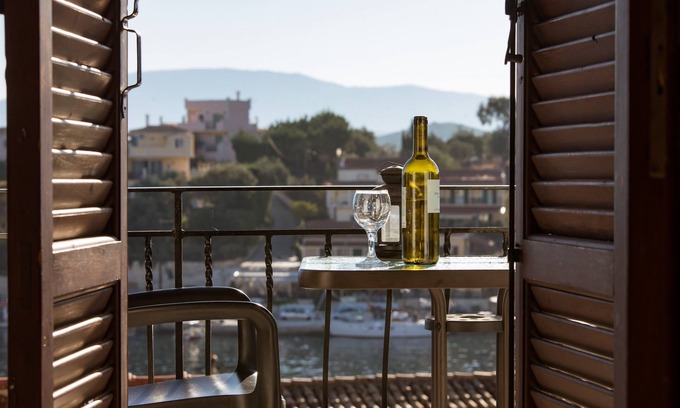 Kassiopi Apartment | Villa Perris Apartment 8: Rated 10/10, Pet-Friendly Retreat