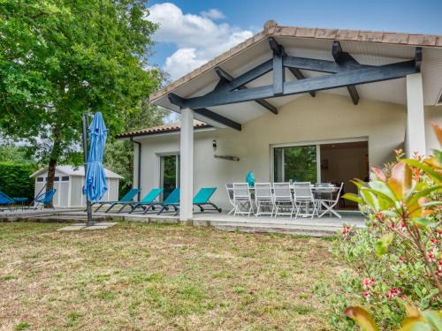 Grayan-Et-L'Hopital Villa | Family-Friendly Getaway at Villa Petite Dépée by Interhome