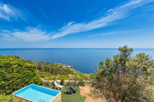 Gagliano del Capo House | Relax at Villa Petra by BarbarHouse with Pool and Family Comfort