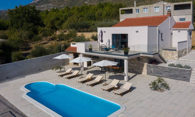 Kastel Sucurac Villa | Villa Petra Divine: Family-Friendly Retreat with Heated Pool
