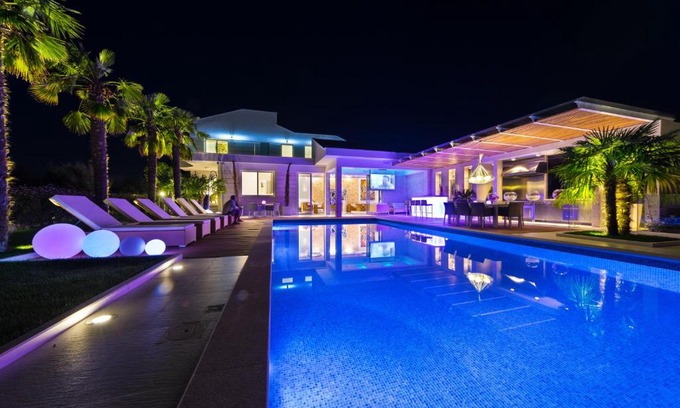 Novalja Villa | Villa Petra: 5-Star Oceanfront Getaway with Spa & Pool