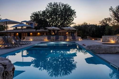 Noto House | Indulge in Villa Petra Noto - 4-Star Oceanfront Retreat