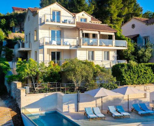 Bobovisca Villa | Villa Philippa: Idyllic Oceanfront Retreat with VIP Services
