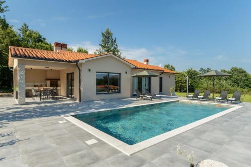 Becici Villa | Relax at Villa Photinia with Ocean Views and Pool Access