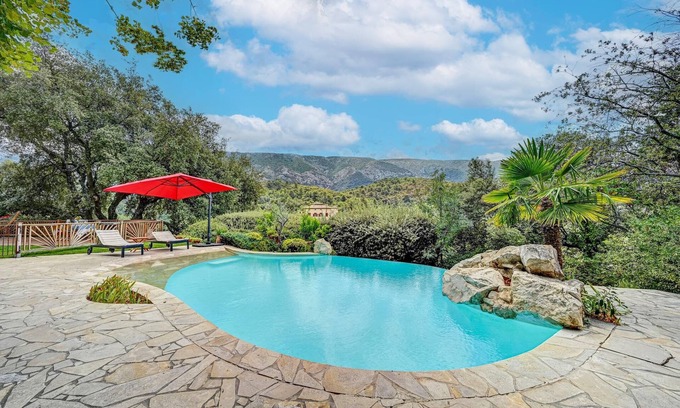 Vauvenargues House | Villa Picasso: Guest Rated 10/10 with Pool and Breakfast