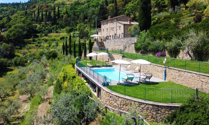 Cortona Villa | Enchanting Villa Pietrenta: A Tranquil Rural Retreat