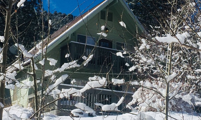 Pine Mountain Club House | Villa Pine Mountain: Your Ideal Country Cottage Getaway