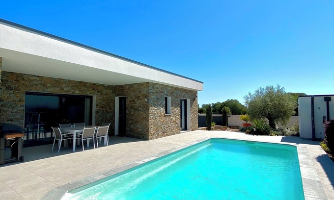 Morta Villa | Relaxing Villa with Pool, Garden & Close to Beach