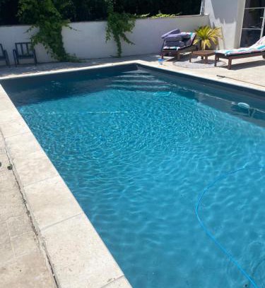 Clarensac Villa | Relaxing Villa with Pool and Netflix for Family Fun