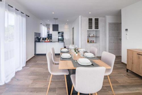 Lanildut Villa | Seaside Villa with Private Beach and Stunning Ocean Views