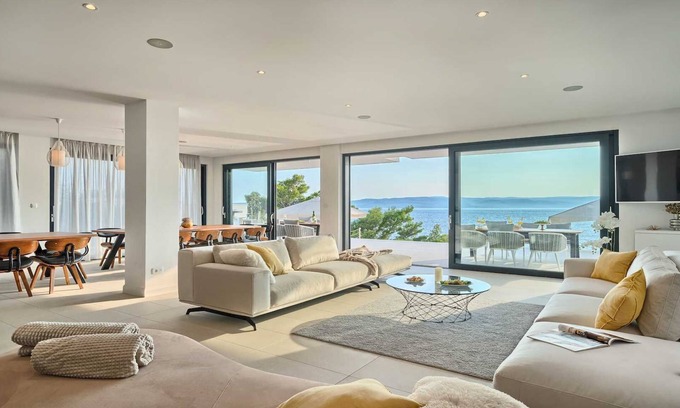 Brela Villa | Villa Platinum Pearl - beachfront villa with 5 bedrooms