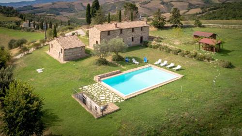 Il Poggio Villa | Pet-Friendly Villa Podere Oliveto with Pool & Ocean View