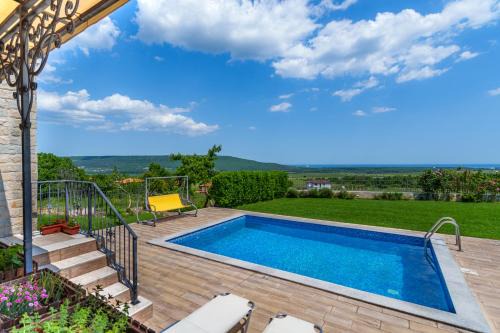 Osenovo Villa | Villa Poemia: Guest Rated 9.8 with Oceanfront Pool Access
