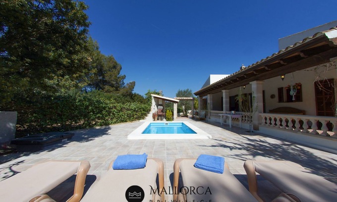 Sa Coma Villa | Villa Pomeres: Poolside Oasis with Ocean Views