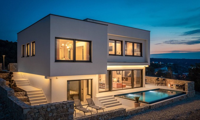 Novigrad Villa | Inviting Villa Ponti: Steps from the Beach with Infinity Pool