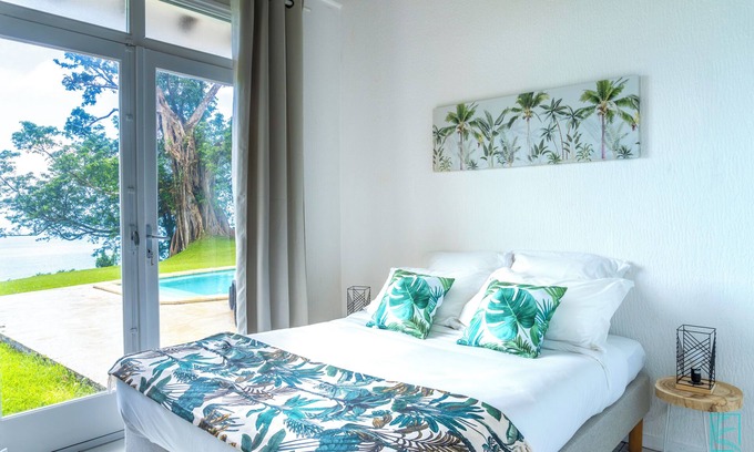 Trois-Rivieres Villa | Villa pool panoramic sea view