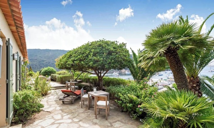 Port-Cros Villa | Discover La Villa Port-Cros: Oceanfront Bliss Awaits