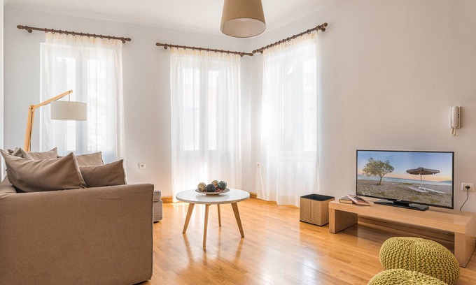 Pythagorion House | Top-Rated Villa Porto - Naftilos Residents with Kitchen