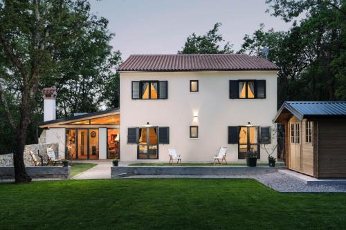 Marceljani Villa | Villa PORTUM - Serene Woodland Retreat with Private Pool