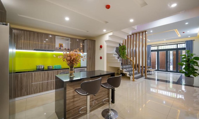 Ngu Hanh Son Villa | Villa Poseidon: 10/10 Rated, Steps from Biển Mỹ An