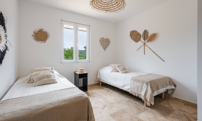 Croagnes Villa | Villa Provençale: Modern 100m² Retreat with Pool