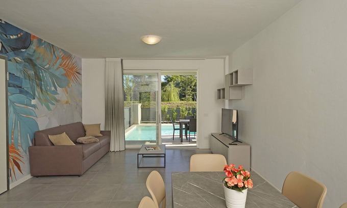 San Benedetto di Lugana Villa | Villa Prestige 17: Enjoy Family-Friendly Amenities and Pool