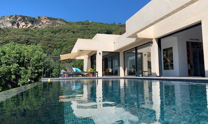 Erbalunga Villa | Oceanfront Villa Prestige U Scogliu in Erbalunga