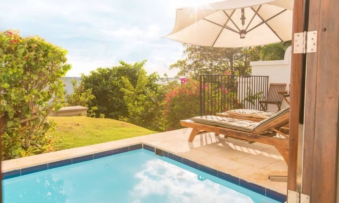 Barrero House | Oceanfront Villa Primavera: Romantic Retreat with Pool & Spa