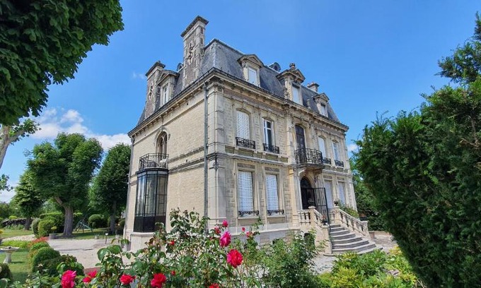 Arcis-sur-Aube Bed & Breakfast | Villa Primerose: Pet Friendly with Breakfast Included