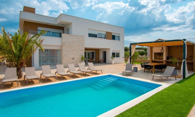 Mandre Villa | Experience Villa Principesa: 4-Star Oceanfront Retreat