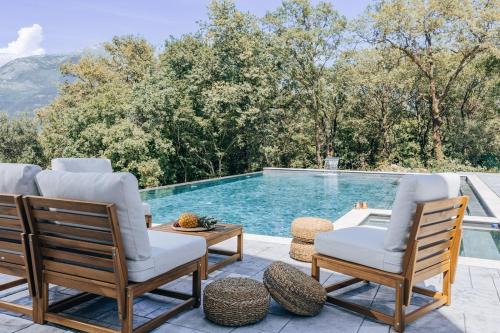 Seoca Bed & Breakfast | Villa Principium: Relax by the Infinity Pool & Hot Tub