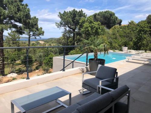 Cirendinu Villa | Seaside Villa with Private Pool & Ocean Views in Pinarello