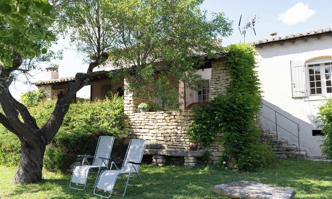Cabrieres-d'Avignon House | Experience Villa Provencale with Pet-Friendly Amenities