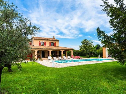Althen-des-Paluds House | Elegant Villa Provençale with Pool and Family-Friendly Amenities