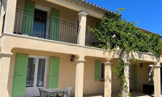Beaumes-de-Venise House | Elegant Villa Provençale with Oceanfront Pool & Scenic Views