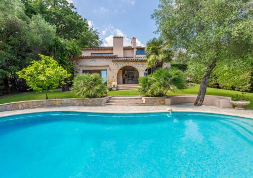 Le Rouret Villa | Villa Provençale: Elegant Retreat with Heated Pool & Ocean View